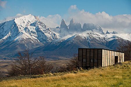 Awasi Patagonia Inmitten des Nationalparks Torres del Paine, im Süden von Chile, liegen die luxuriösen Lodges des Awasi Patagonia. Von hier aus haben Sie eine atemberaubende Sicht auf die imposanten Gipfel des Torres del Paine Gebirges und auf den Lake Sarmiento. Das Luxushotels Awasi Patagonia bietet ein Höchstmaß an Privatsphäre inmitten der wunderschönen Landschaft Patagoniens.