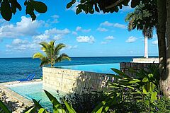 Infinity Pool Round Hill Hotel & Villas