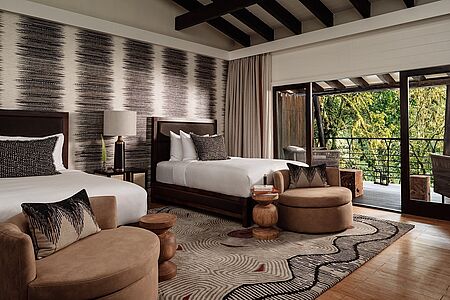 Suite Twin Room (131 m²) Zwei große Schlafzimmer und Wohnbereiche bieten viel Platz für eine Familie bis zu vier Personen. Das Hauptschlafzimmer verfügt über ein Himmelbett, während das zweite Schlafzimmer über Queensize-Einzelbetten verfügt
