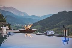 Pool bei Nacht Senhoog Luxury Holiday Homes