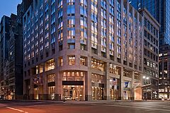 Exterior Langham Place, New York Fifth Avenue