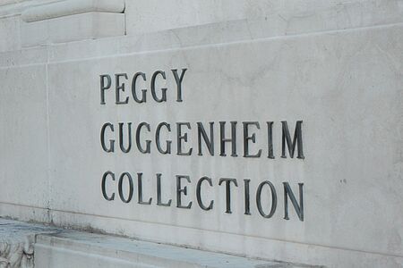 Guggenheim Collection Dieses Museum beinhaltet die kostbare Sammlung von Peggy Guggenheim, der großen amerikanischen Kunstmäzenin, Sammlerin und Galeristin der Kunst des 20. Jahrhunderts. Zahllose Pollocks, Picassos und vieles mehr werden in ihrem eigenen Heim ausgestellt.