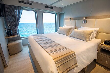 Double Cabin Jede Doppelkabine verfügt über zwei Einzelbetten. Auf Wunsch können diese ohne Probleme in ein Kingsize-Bett umgewandelt werden. Matratzen mit Memory-Schaum garantieren süße Träume.