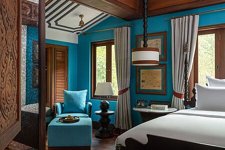 Riverside Suite (ca. 91 qm) In den königlich anmutenden Riverside Suiten werden Sie mehr vorfinden als ein ruhiges Wohnzimmer, eine gemütliche Outdoor-Bettcouch und ein Luxusbad. Denn die 91 Quadratmeter spiegeln das wertvolle Erbe von Luang Prabang wider.