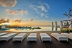 Pool Sonnenuntergang - Banyan Tree Ugasan