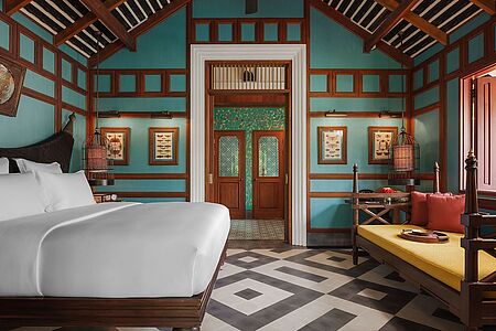 Waterfall Pool Villa (ca. 55 qm) Den herrlichen Waterfall Pool Villen gelingt es, einen traumhaften Innenbereich mit antiken Dekorationen und eine luxuriöse Außen-Terrasse samt Privatpool zu kombinieren – auf insgesamt 55 Quadratmetern!