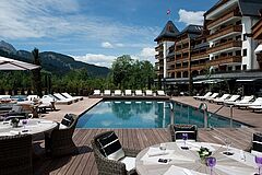 Schweiz The Alpina Gstaad Poolbereich