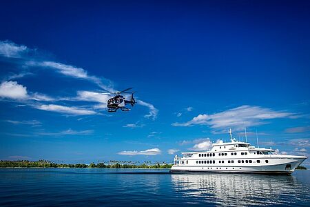 True North Nach dem Motto „Go wild in style“ erleben Sie die Wildnis Australiens im gehobene Ambiente mit der Luxusyacht True North. Am anderen Ende der Welt führt Sie die Luxusyacht an die schönsten und einsamsten Flecken Australiens. An Deck, in der Freiluftbar oder im Restaurant werden Ihnen einmalige Blicke auf die wunderschönen Sonnenuntergänge geboten.