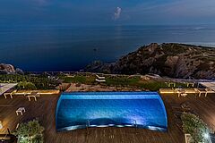Pool am Abend Faro Capo-Spartivento