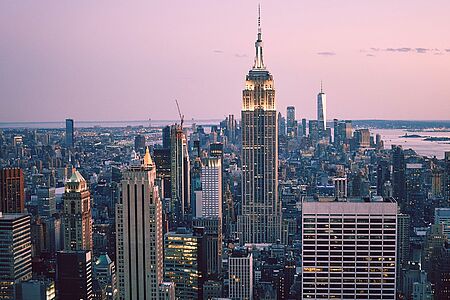 Day 1 | Meet & Greet + Private Transfer Willkommen in New York!
Ihr privater Chauffeur erwartet Sie bereits am Flughafen und bringt Sie sicher und komfortabel in Ihr Hotel.