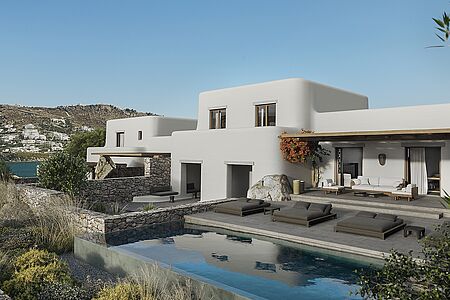 Die Apollo Villa mit 3 Schlafzimmern bietet einen herrlichen Blick über die Insel Delos. Beide Hauptschlaftzimmer verfügen über ein Kingsize-Bett und ein eigenes Bad. Das Wohnzimmer verfügt über Sofas, Essbereich und eine Küche. Genießen Sie die Aussicht vom beheizten Außenpool und der Lounge aus. Die Villa verfügt über einen eigenen Fitnessraum und ein weiteres Schlafzimmer mit Queensize-Bett oder zwei Einzelbetten sowie ein eigenes Bad.