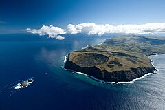 explora RAPA NUI crater Crater explora RAPA NUI