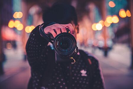 Genießen Sie eine besondere Perspektive auf Kopenhagen, wenn Sie nach Einbruch der Dunkelheit mit Kamera und Stativ losziehen. Ein professioneller Fotograf begleitet Sie zu zahlreichen Attraktionen und erklärt Ihnen alles über Blenden, ISO, Komposition und mehr, damit Sie die Bilder Ihres Lebens schießen.