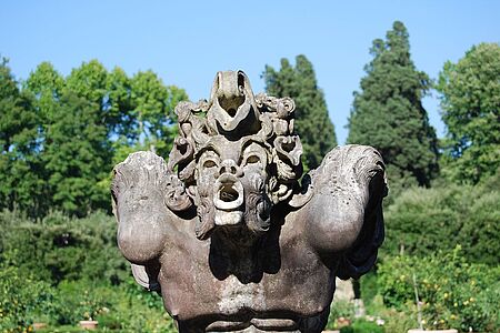 Das Oltrarno Viertel und Boboli-Garten Erkunden Sie das „andere“ Florenz! In Oltrarno erwarten Sie Handwerksläden, Märkte, charmante Trattorie und Attraktionen wie der berühmte Gemäldezyklus von Masaccio in der Bancacci Kapelle. Und der Garten von Boboli empfängt Sie mit Ruhe, viel Grün, Grotten, Skulpturen und herrlichen Blicken auf Florenz.