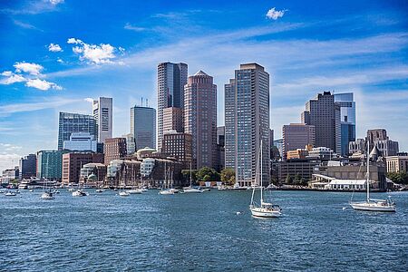 Private Fahrradtour durch Boston Folgen Sie einem kundigen Guide von Little Italy in Bostons North End zu Sehenswürdigkeiten wie Copley Square, Fenway Park und Faneuil Hall-Markt und durchs malerische Viertel Beacon Hill. Sie radeln durch die Jahrhunderte und lernen so auf dem besten Weg die einzigartige Geschichte der Stadt kennen.