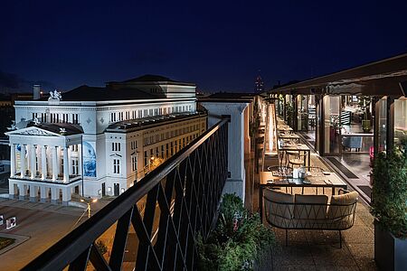 Kaum ein Ort vereint die Attribute Kultur, Kunst, Geschichte und Moderne so erstklassig wie das Baltikum. Die lettische Hauptstadt Riga ist eines der Paradebeispiele dafür. Am Eingang zur zauberhaften Altstadt eröffnete 2017 Rigas erstes 5-Sterne-Haus »Grand Hotel Kempinski Riga« seine geschichtsträchtigen Hoteltüren.