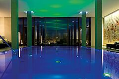 Drehen Sie eine Runde im Pool