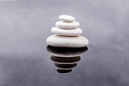 Japan in Schweden Im YASURAGI Hotel etwas außerhalb von Stockholm tauchen Sie ein in einen Kokon aus wohliger Wärme und entspannenden Treatments. Lassen Sie sich im preisgekrönten SPA mit Bädern, Reinigungsritualen und kulinarischen Leckerbissen à la Japan verwöhnen. Stilecht im Kimono, beim After Work Package von 17 bis 23 Uhr oder den ganzen Tag lang.