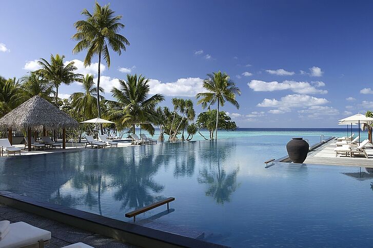 Four Seasons Resort Landaa Giraavaru Infinity Pool Infinity Pool Four Seasons Resort Landaa Giraavaru