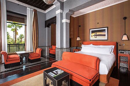 Prestige Room (ca. 70 qm) Die charmanten und gemütlichen Prestige Rooms verfügen über alle Annehmlichkeiten und überzeugen mit einem großen Loungebereich sowie einer großen privaten Terrasse mit herrlichem Ausblick in die andalusischen Gärten.