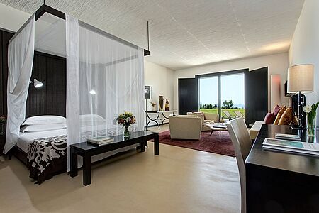 Classic Suite (ca. 60qm) Von Ihrer privaten Terrasse aus haben Sie einen paradiesischen Blick auf das wunderschöne Meer.