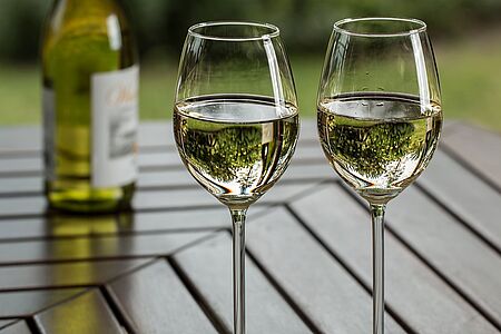 Weintasting um Marlborough Während Ihres Aufenthalts in der Split Apple Lodge liegt eine Weinverkostungstour nahe. An der Spitze der Südinsel um Marlborough breitet sich Neuseelands größte Weinregion aus und der weltbekannte Sauvignon Blanc ist hier zu Hause. Steuern Sie selbst die besten Hersteller und gemütlichen Weinrestaurants an oder lassen Sie sich von einem lokalen Fahrer chauffieren.