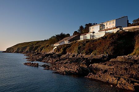 Direkt an einer Klippe gelegen befindet sich das exklusive Boutiquehotel The Cliff House Hotel. Hier im Südosten Irlands, nahe der Stadt Waterford, können Sie ein Höchstmaß an Ruhe, Erholung und Luxus genießen. Lassen Sie sich von der wunderschönen irischen Natur und dem rauen Meer verzaubern.