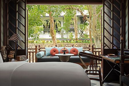 In den Riverside Rooms finden bis zu zwei Personen Platz. Hier erleben Sie die Indoor-Outdoor-Philosophie des Hotels hautnah und kommen unter anderem in den Genuss eines ausladenden Balkons sowie einer authentischen Einrichtung.  
