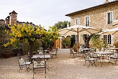 Italien Toskana Borgo Santo Pietro Innenhof Innenhof Italien Toskana Borgo Santo Pietro