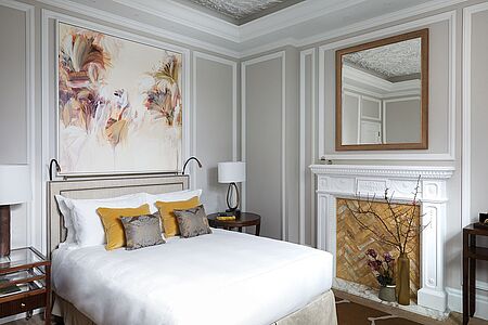 Die Superior Zimmer verbinden historische Architektur mit modernen Designelementen. Einige verfügen über eine Verbindungstüre zu einer Junior Suite oder einem Penthouse. Somit sind sie ebenfalls ideal für Familien geeignet.