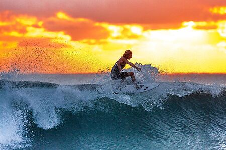Wer an die Strände außerhalb von L.A. fährt, kommt am Surfen einfach nicht vorbei. Damit auch Sie dieses California Feeling kennenlernen, organisieren wir für Sie einen 2-stündigen Surfkurs. 