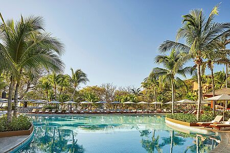 Four Seasons Costa Rica Costa Rica - eine Oase unbeschreiblicher natürlicher Schönheit mit einer Artenvielfalt und Tierwelt, die sich nur wenige vorstellen können. Auf diesem Flecken Erde befindet sich das glamouröse Four Seasons Resort Costa Rica at Peninsula Papagayo, gelegen auf einem Hügel mit Blick auf den Pazifischen Ozean.