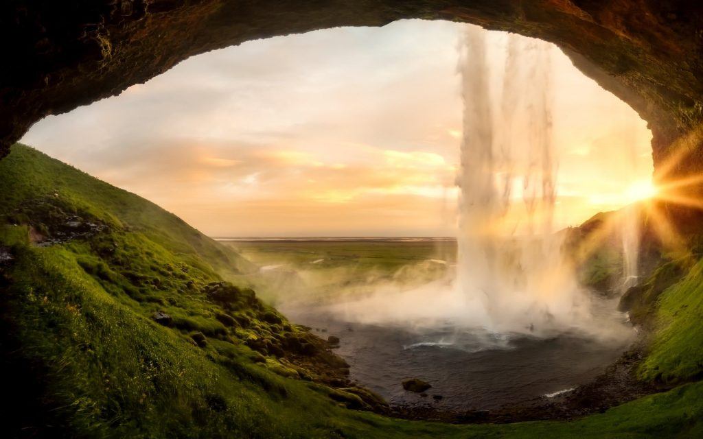 Der Seljalandsfoss-Wasserfall