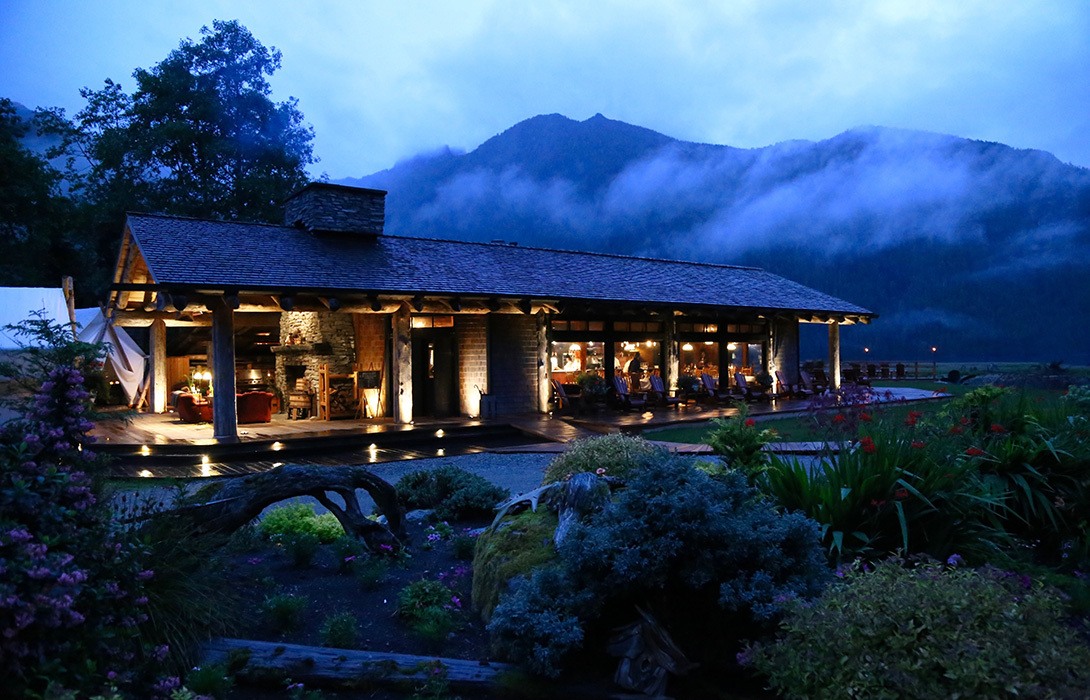 Clayoquot-Wilderness-Resort-Summer-Evening-Rain-on-the-Cookhouse