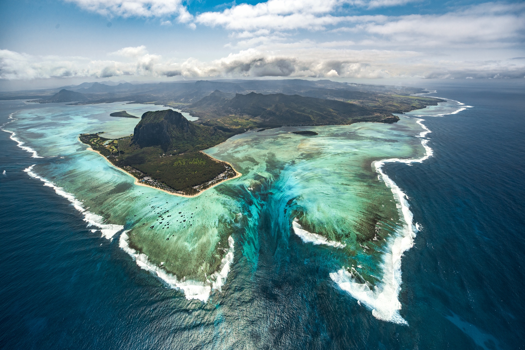 OO_LeSaintGeran_Mauritius_Aerial View