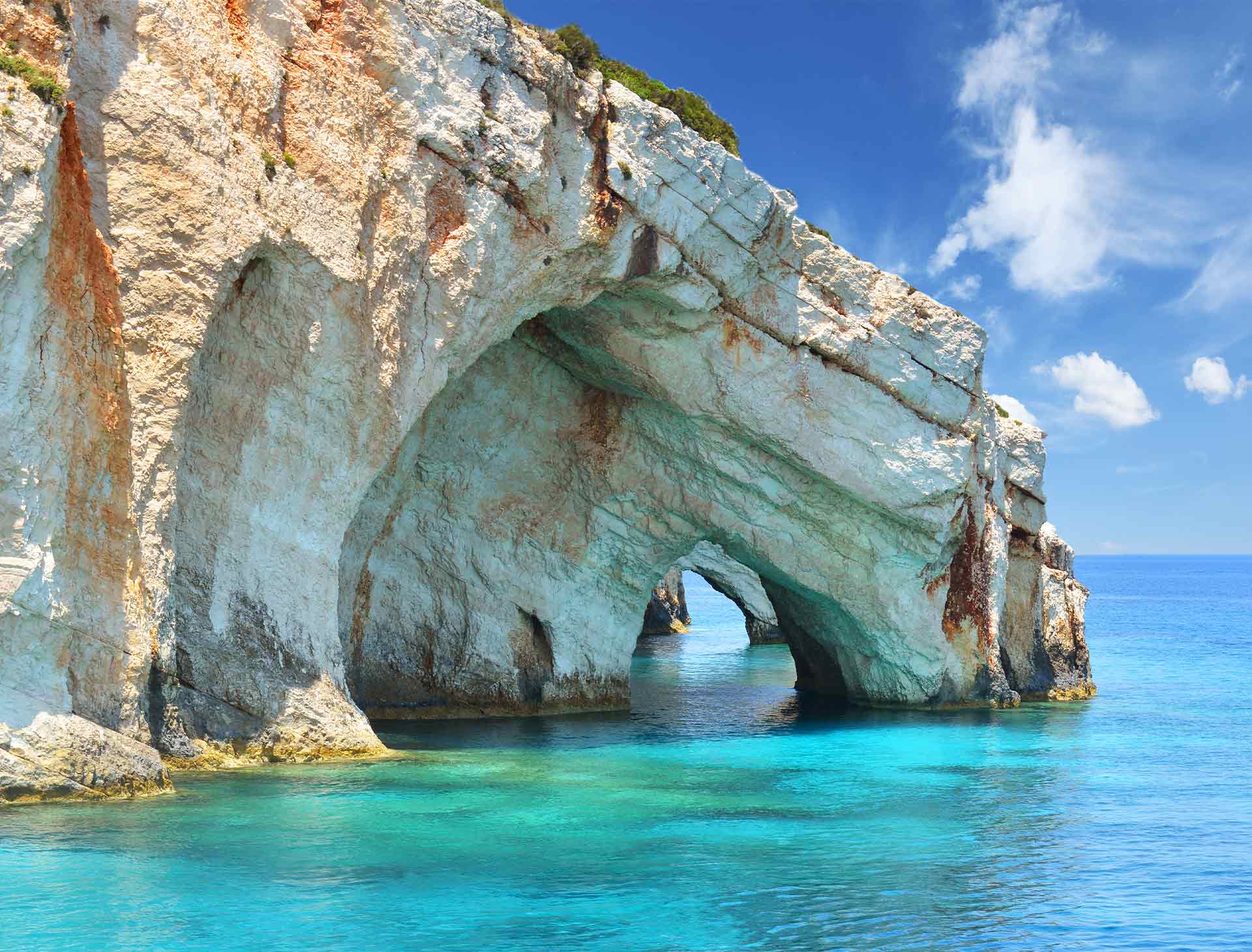 Blue Caves - Felsspalten mitten im Meer