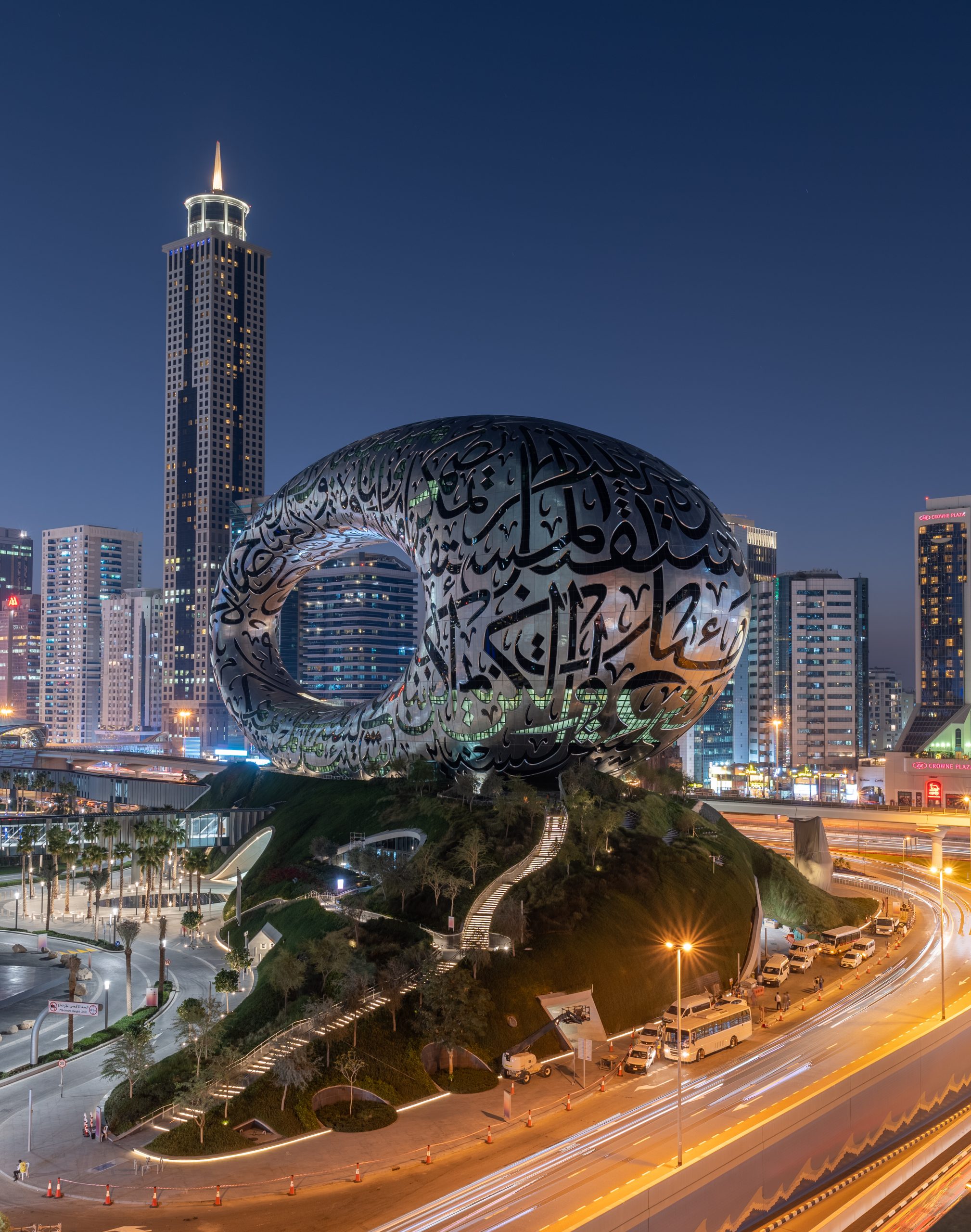 Museum of hte future in dubai bei Nacht