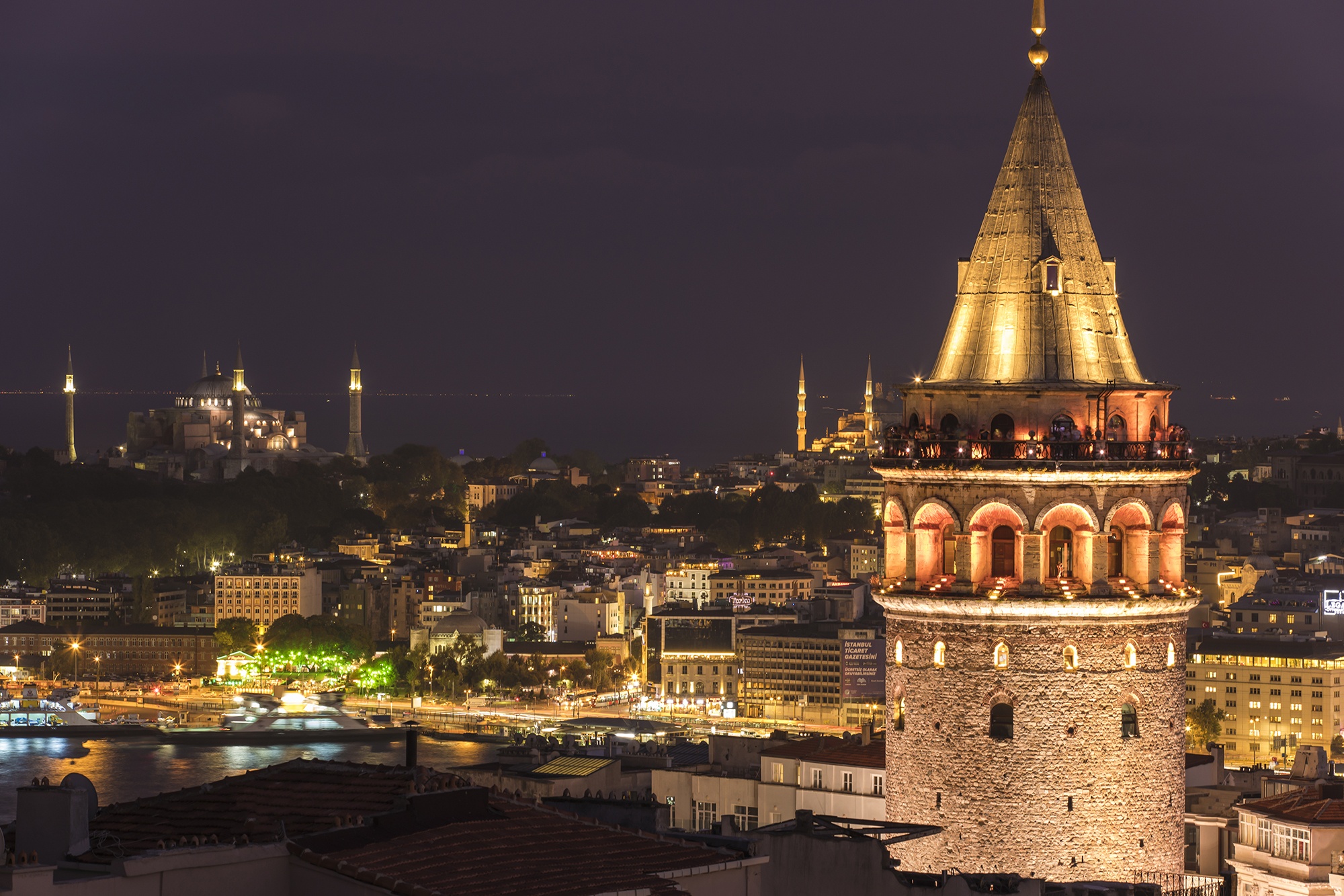 Istanbul_Galata_Tower_Ayasofya_night_2000x1333px (1)