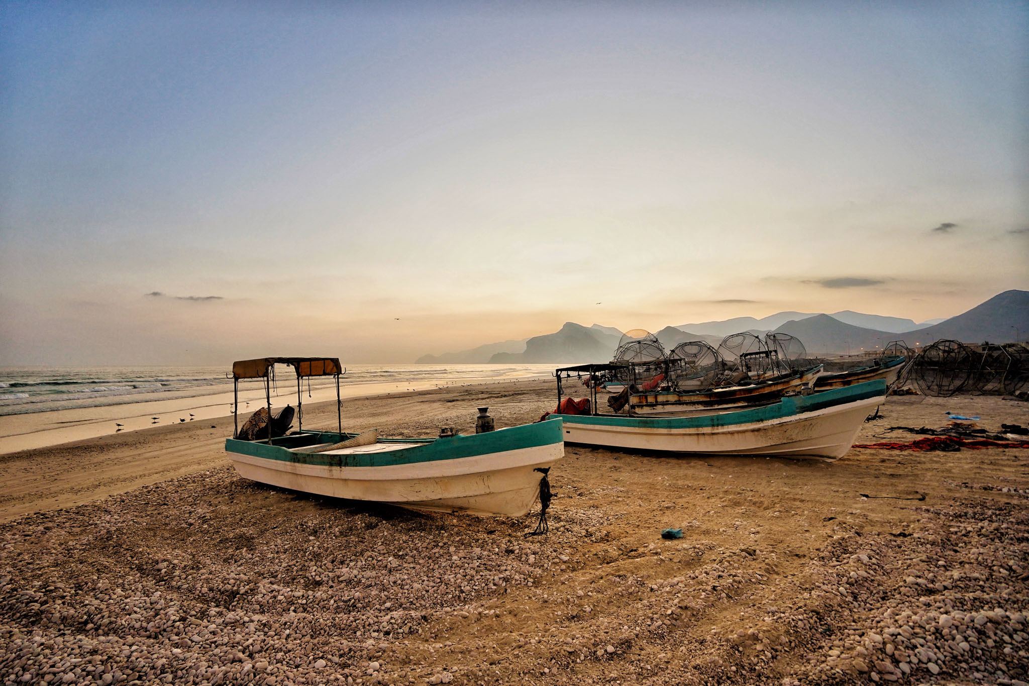 Boote am Al Mughsail Beach in Dhofar © Andreas Conrad