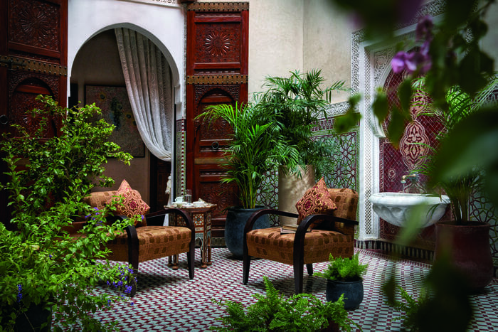 Das hochwertige Interieur im
Royal Mansour Marrakesch ist Zeuge
lokalen Kunsthandwerks.