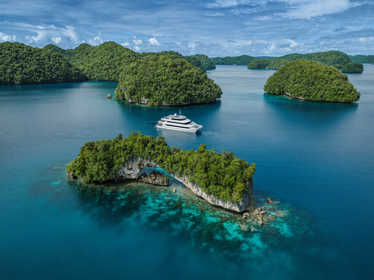 Four Seasons Yacht